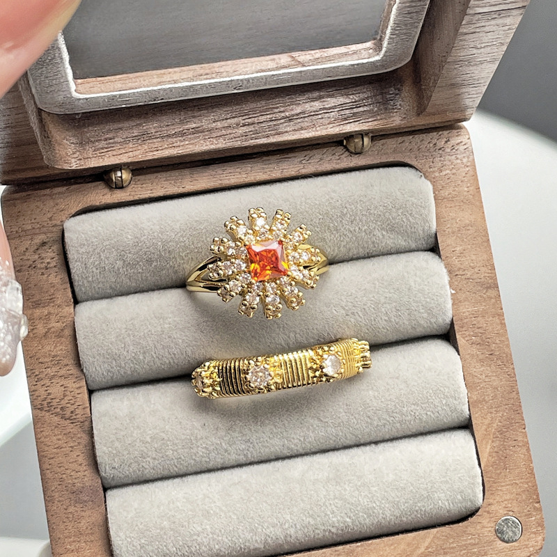 Unique ancient metal brushed and diamond-encrusted light luxury niche ring for women, new floral sweet and cool index finger ring trend Application Scenario