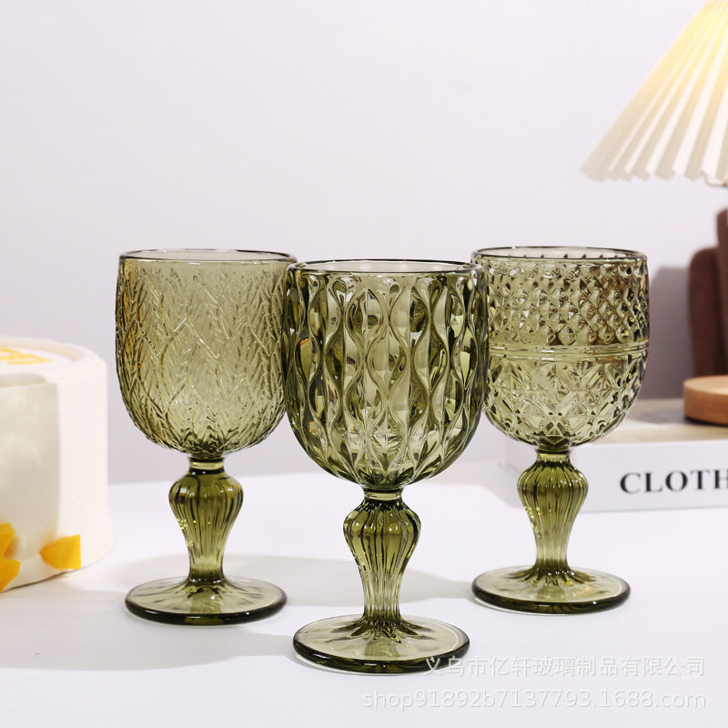 Factory wholesale vintage embossed wine glasses, glass highball glasses, European-style creative colorants, wine glasses with thickened colors full figure