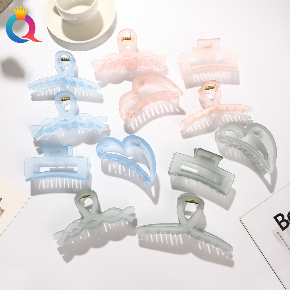 The Qiyue Amazon cross-border hair clip features a matte, same-color shark clip with a simple and elegant style. It is a hair accessory for the back of the head Specification drawing