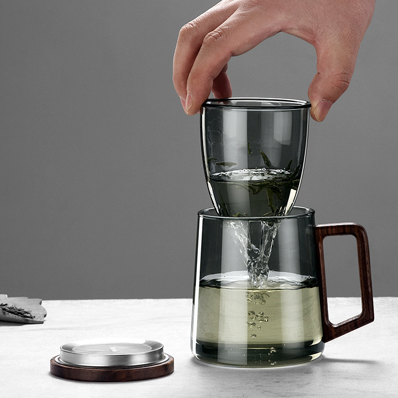 High borosilicate glass cup three-piece set, tea and water separation tea cup, personal dedicated office tea cup, wooden handle water cup Application Scenario