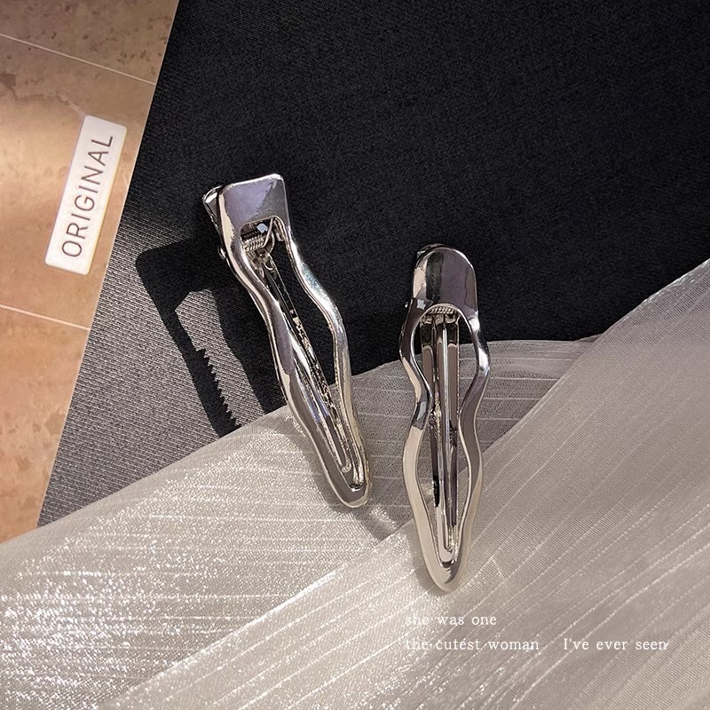 Silver metal wavy hair clips, niche design, bangs clips, high-end, irregular hair clips, ins side clips, hair accessories details Picture