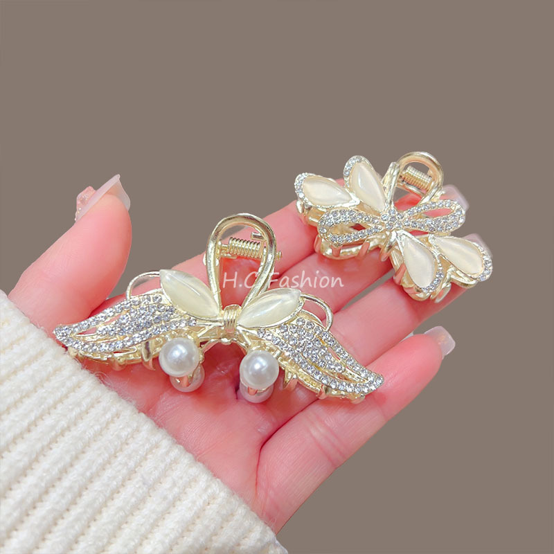New spring and summer bestsellers: Medium-sized hairpins with cat's eye imitation, bow tie, rhinestone hairpins, and high-end semi-tied pearl accessories full figure