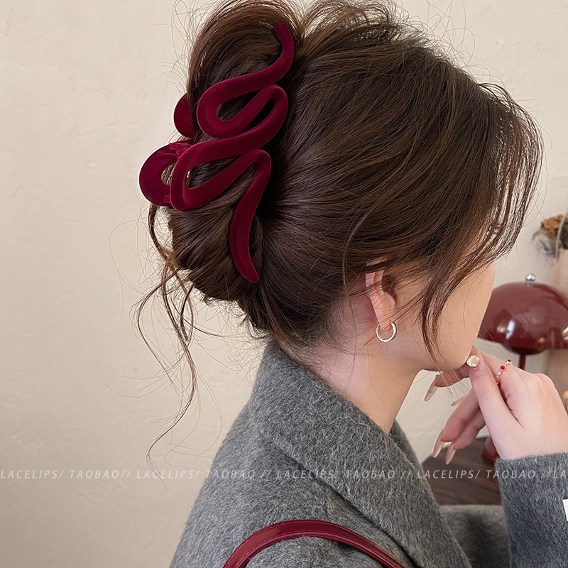 Spring and summer Ankela red velvet hairpin, large hair volume, shark hairpin, women's back head updo hairpin headwear full figure