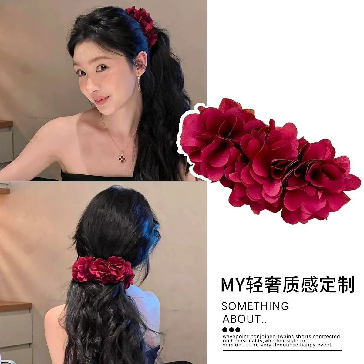 A huge banana clip in the shape of a mermaid by the seaside, a forest-themed flower grab clip, and a horizontal banana clip full figure