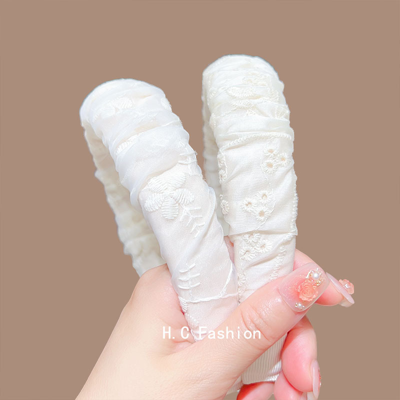 French lace embroidered pleated hairband, a popular high head top that makes the face look sweet and cute, versatile wide-brimmed headband, a facial cleansing hairpin details Picture