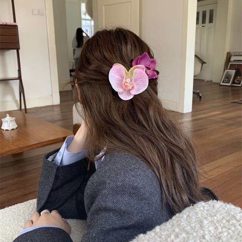 Early spring accessories: Phalaenopsis hair clip with a high-end feel, French flower side clip, women's seaside vacation hair accessory and headwear Application Scenario