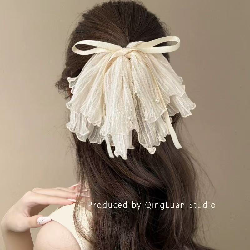 "Flowing Light Blue ~ Ice blue bow pearl clip for women with a high-end look, ribbon ponytail, half-tied hair tie, travel hairpin. Application Scenario