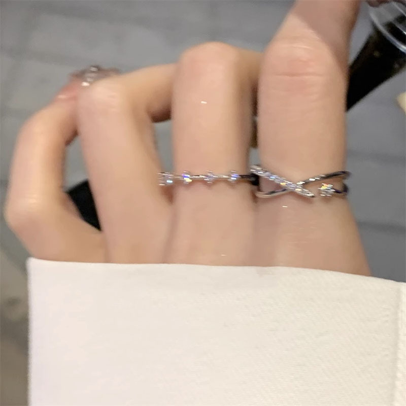 Cross-zircon stacked ring for women, a light luxury and niche design, exquisite and delicate delicate ring that shows off the hand, a new trend in 2023 details Picture