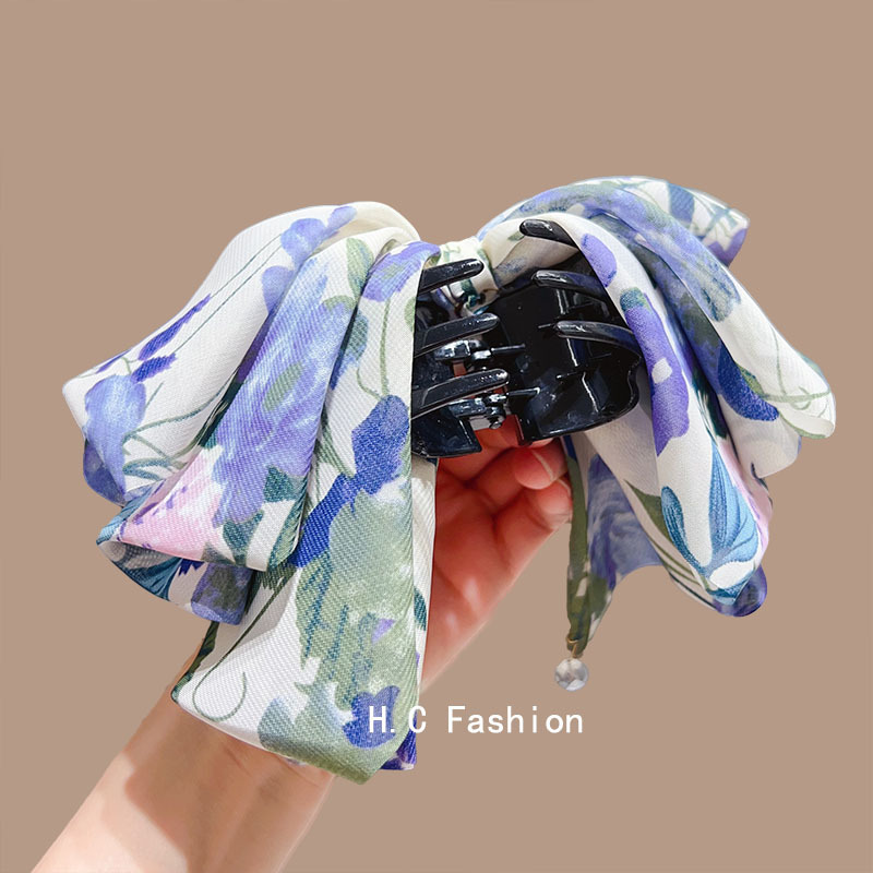 A new style of elegant bow ponytail print grabber for women with a high-end retro back head updo shark clip accessory Application Scenario