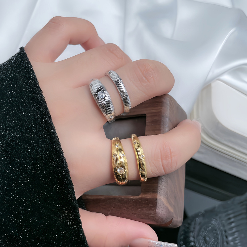 A mid-style Italian brushed high-end texture retro open-top ring with a niche design and a light luxury star couple ring full figure