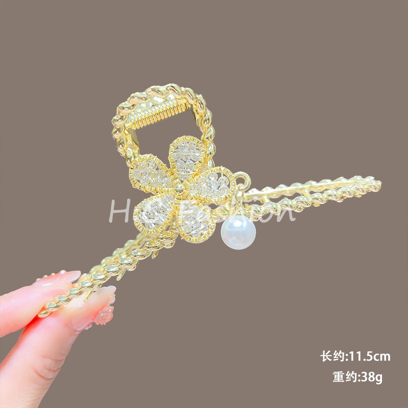 Classic bestsellers, high-end hairpins, women's claw clips, shark clips, hair clips at the back of the head, large hair clips, headwear Application Scenario