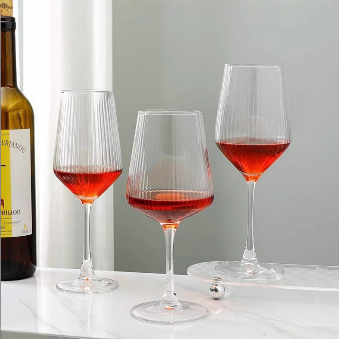 European-style striped wine glasses, champagne glasses, highball glasses, light luxury cocktail glass drink glasses, cocktail glasses full figure