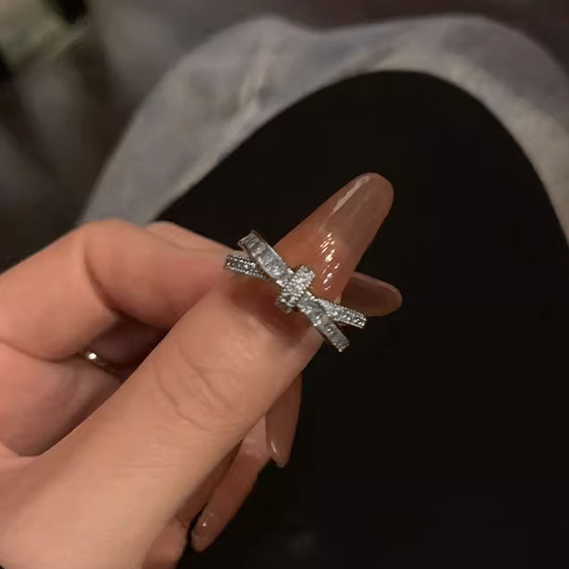 The cool style ring is an Instagram student niche design with micro-inlaid zircon, exuding an exquisite and high-end feel. It's a new trend in 2023 Application Scenario