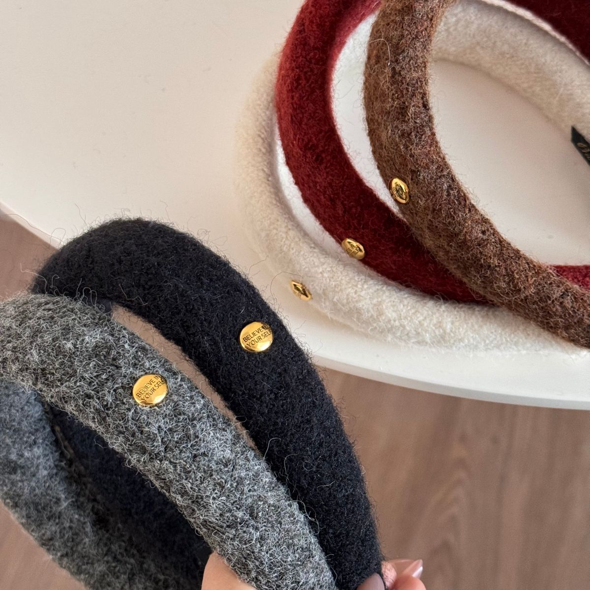 Woolen oval golden buckle high top hairband for women spring and Summer, versatile for going out, woolen headband hair accessory, daily hair clip Specification drawing