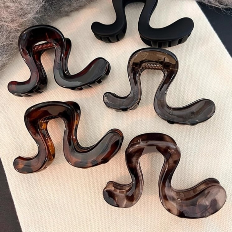Korean geometric line grab clip, small half of the hair clip tied at the back of the head, small and high-end style, ins hair clip, high female head details Picture