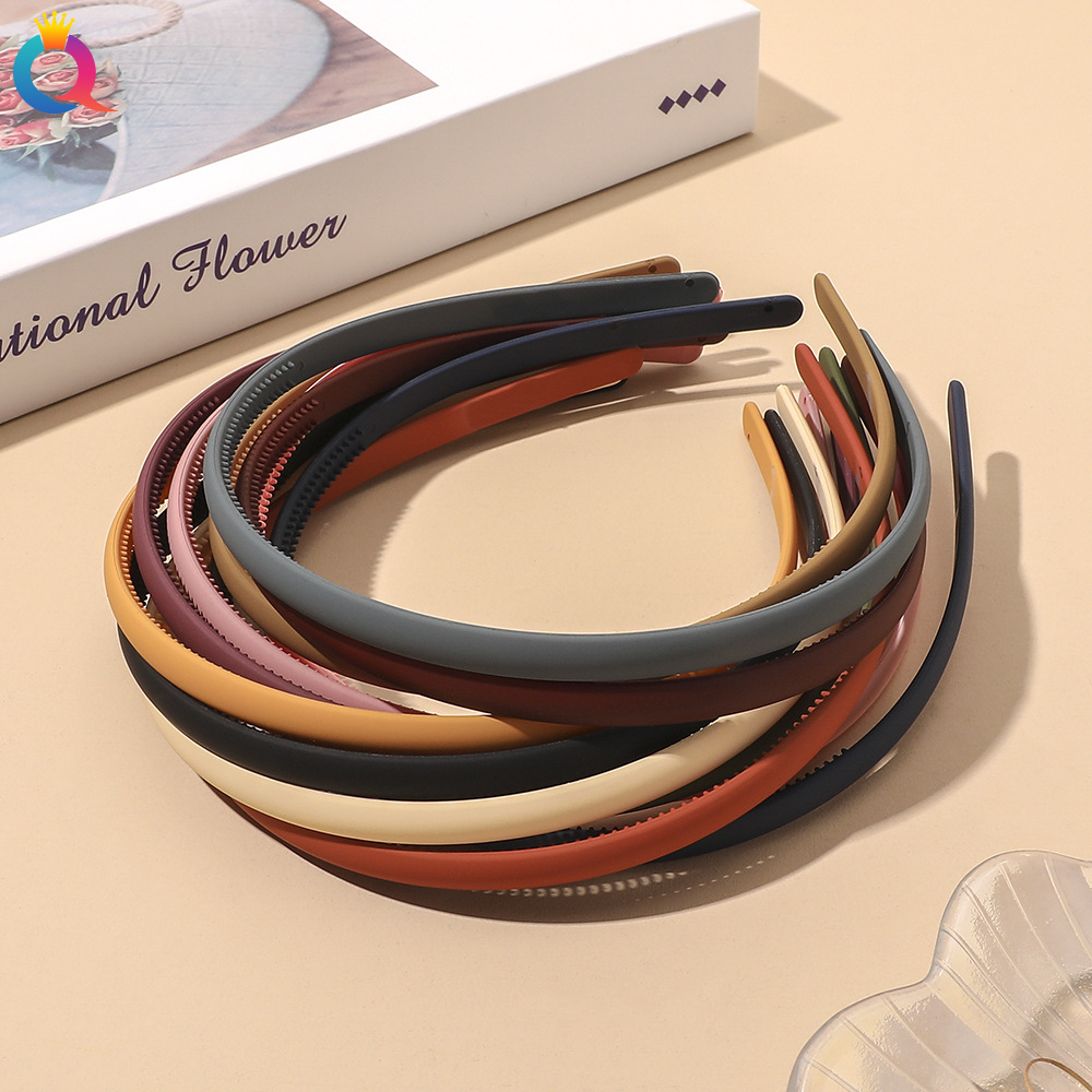 Qiyue plastic matte hair band, a popular creative hair-pressing design, simple Morandi solid color high-end headband for women's hair accessories details Picture