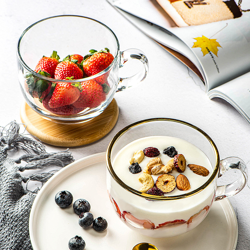 Glass cup, household large-capacity thickened milk cup with handle, high appearance level water cup, simple covered transparent cereal cup Application Scenario
