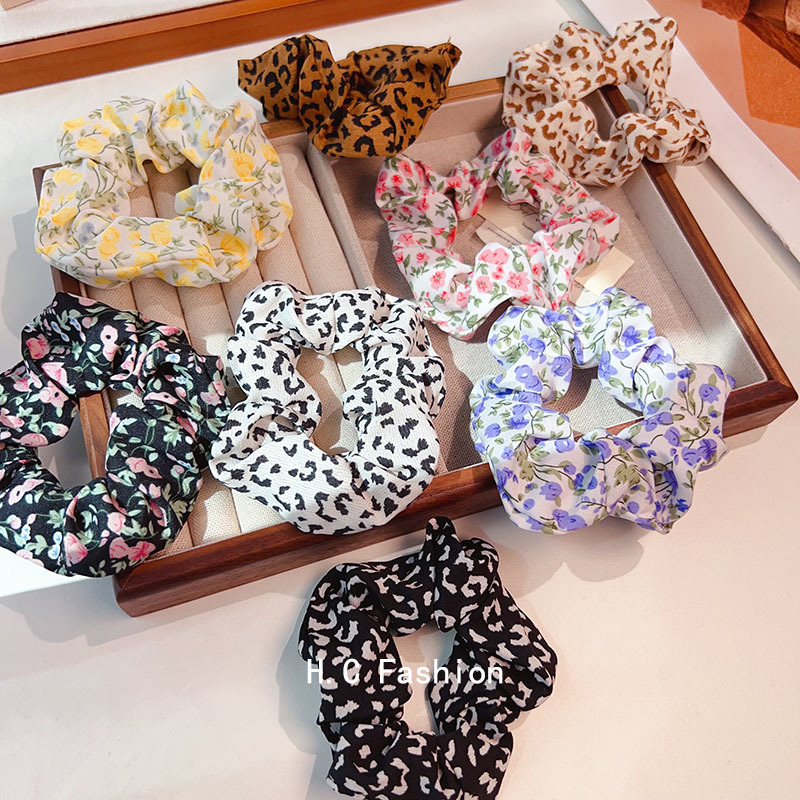 Korean retro leopard print hair band, large intestine band, simple and elegant hair tie, popular rubber band, women's hair tie, versatile hair accessory details Picture