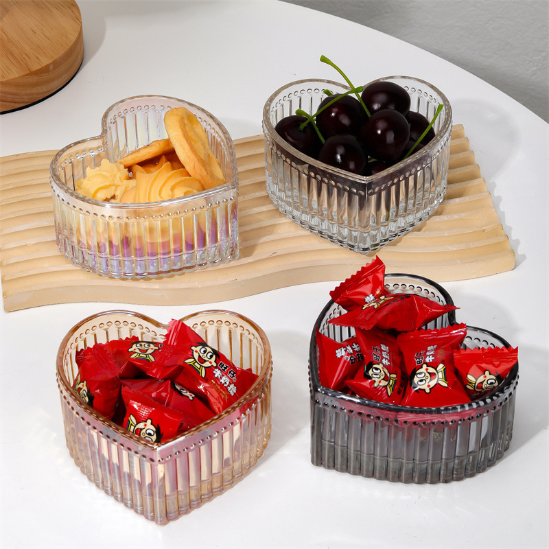 Simple heart-shaped bowl, striped Ins-style snack heart-shaped bowl, high appearance level, household small bowl, glass bowl, transparent snack plate full figure