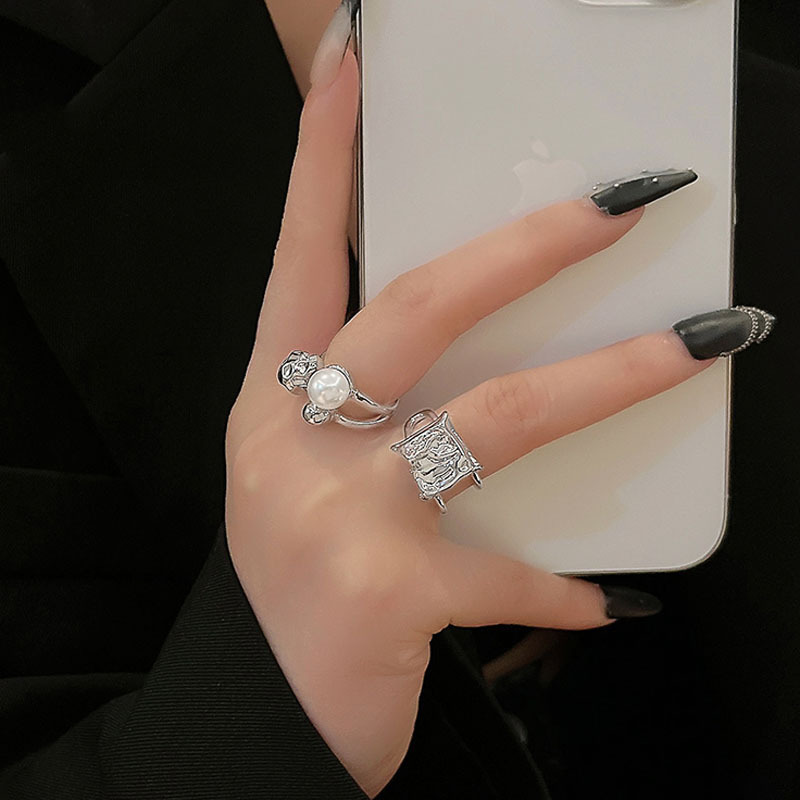 Irregular lava fashion personality ring, women's niche design, high-end sense index finger ring, trendy and cold style ring details Picture