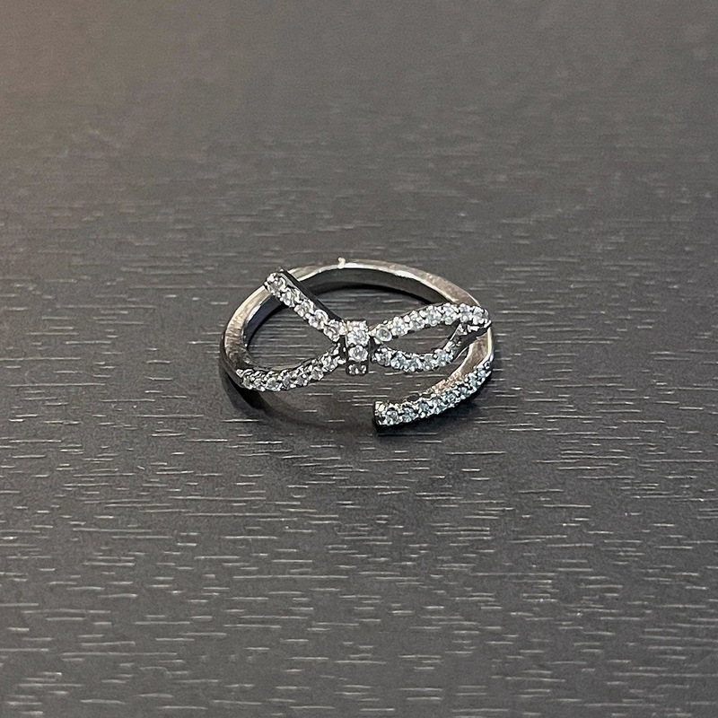 French-style small, light luxury and high-end open ring for women, simple and niche bow double wave star ring Application Scenario