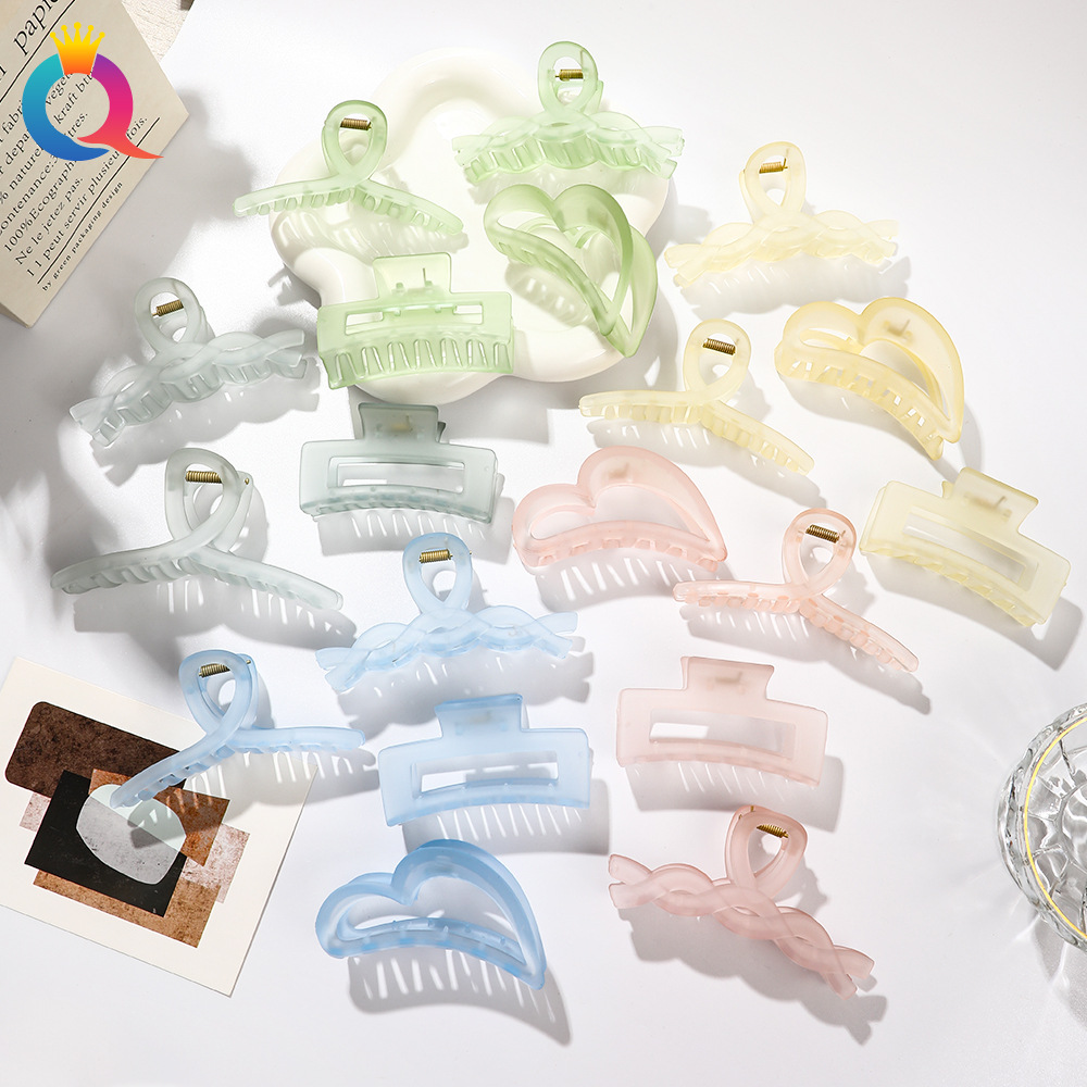 The Qiyue Amazon cross-border hair clip features a matte, same-color shark clip with a simple and elegant style. It is a hair accessory for the back of the head full figure