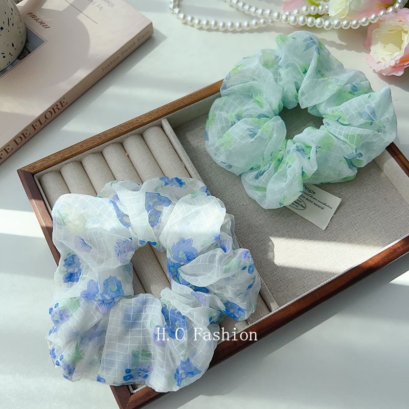 A fresh and sweet large intestine hair tie for women, a new versatile and simple bun hair band accessory Application Scenario