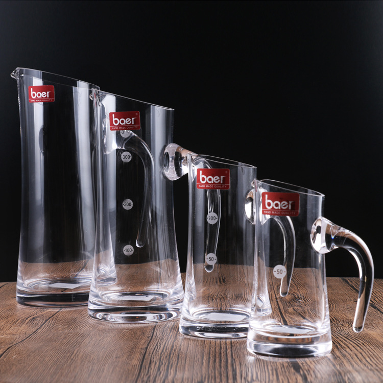 Modern and simple crystal glass wine dispenser, white wine with scale, public cup, slanted mouth, red wine decanter, foreign wine pot full figure