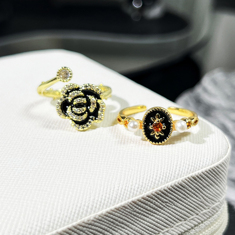 This light luxury and versatile flower-patterned open-mouth ring features a unique and fashionable design for women, with a cold and elegant style Specification drawing