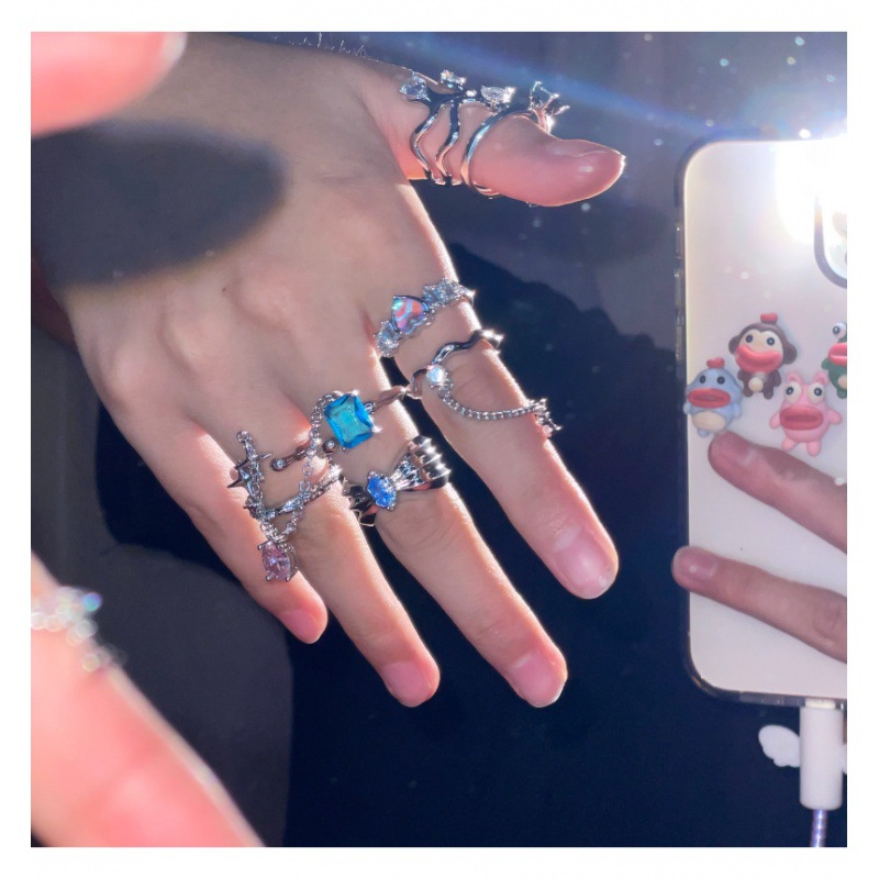 A niche design sense women's ring, light luxury, ins cold style, diamond-encrusted zircon chain, unique French open-mouth food ring Specification drawing