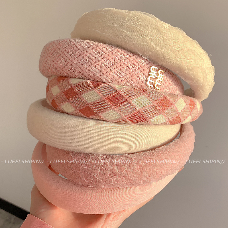 Little chanel-style pink plush hair band, high top hair tie for girls, spring and summer wide-edge face-washing headband, new style hair clip full figure
