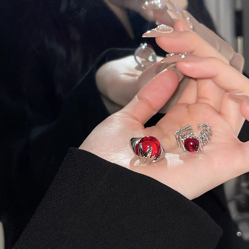 Irregular red stone open ring, a niche design trend for women, an ins cold style high-end ring, a fashionable index finger ring Application Scenario