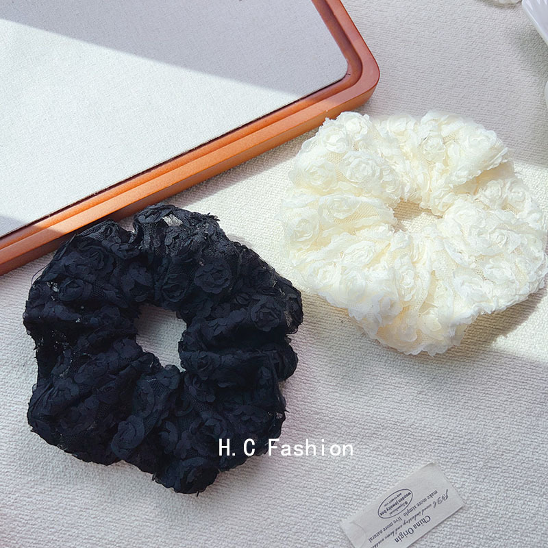 Korean-style white moonlight flower three-dimensional exquisite large intestine hair band, lace retro mesh hair rope, versatile bun hair accessory Application Scenario
