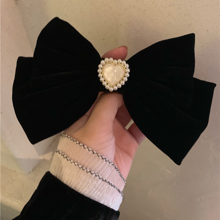 Pearl heart bow hair clip Spring and summer velvet scratch-off women's high-end retro French chanel-style top clip hair accessory Specification drawing