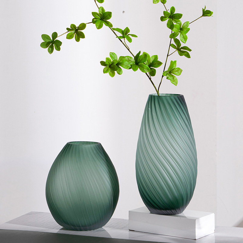 Light luxury high-end large vase floor-standing display, living room flower arrangement, Penghu Bay new high-end dining table glass display with a sense of sophistication full figure