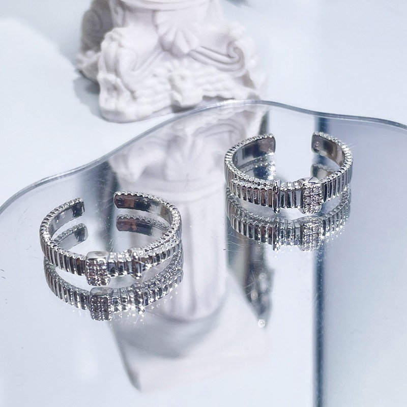 The light luxury and niche design sense striped pleated open ring, women's belt buckle, fashionable, individual and simple couple ring trend full figure