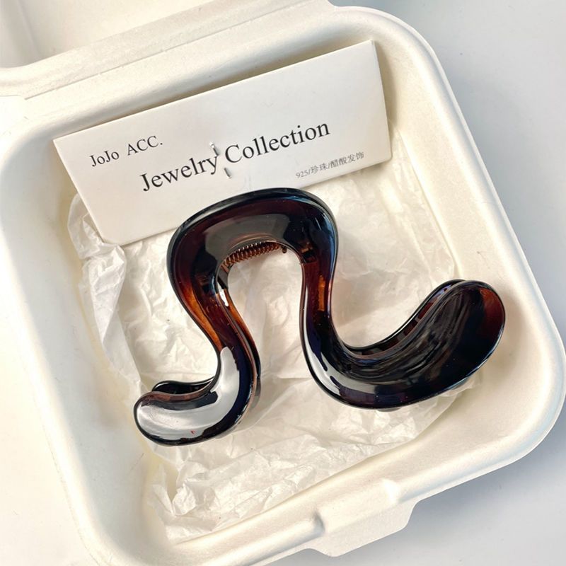 The 2025 New Year's model features a large number of character grappling clips, a must-have for fixing high ponytails, a relaxed hairpin, and a shark clip at the back of the head Specification drawing
