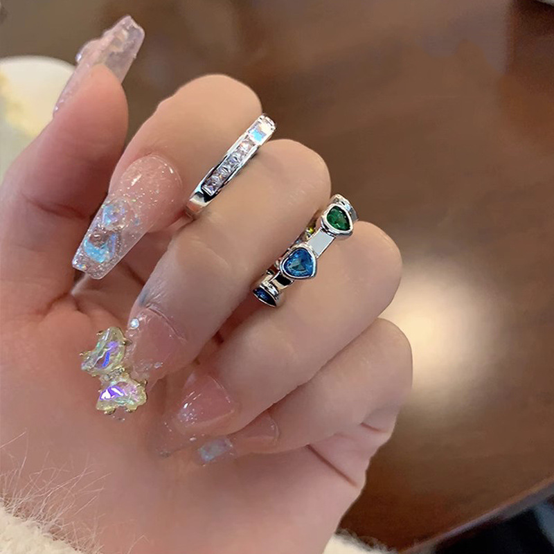Sweet and cool style fashionable colorful zircon heart-shaped open ring for women, a niche design with a sense of high-end and individuality, an open index finger ring Application Scenario
