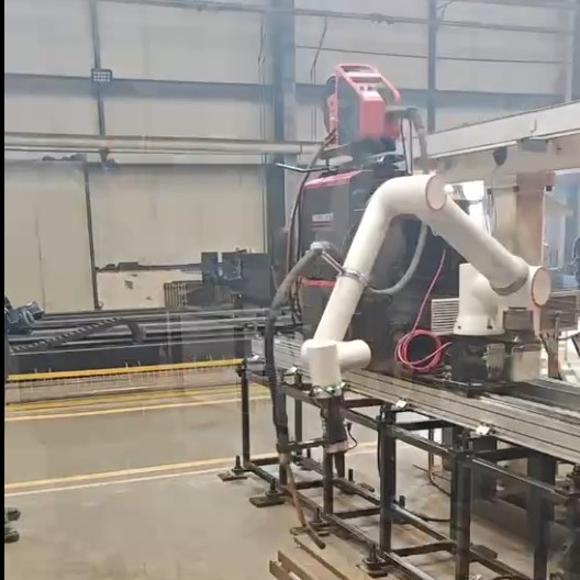 The effective travel of the seventh axis complete set of equipment for the welding robot's walking track is 4 meters and can be extended details Picture