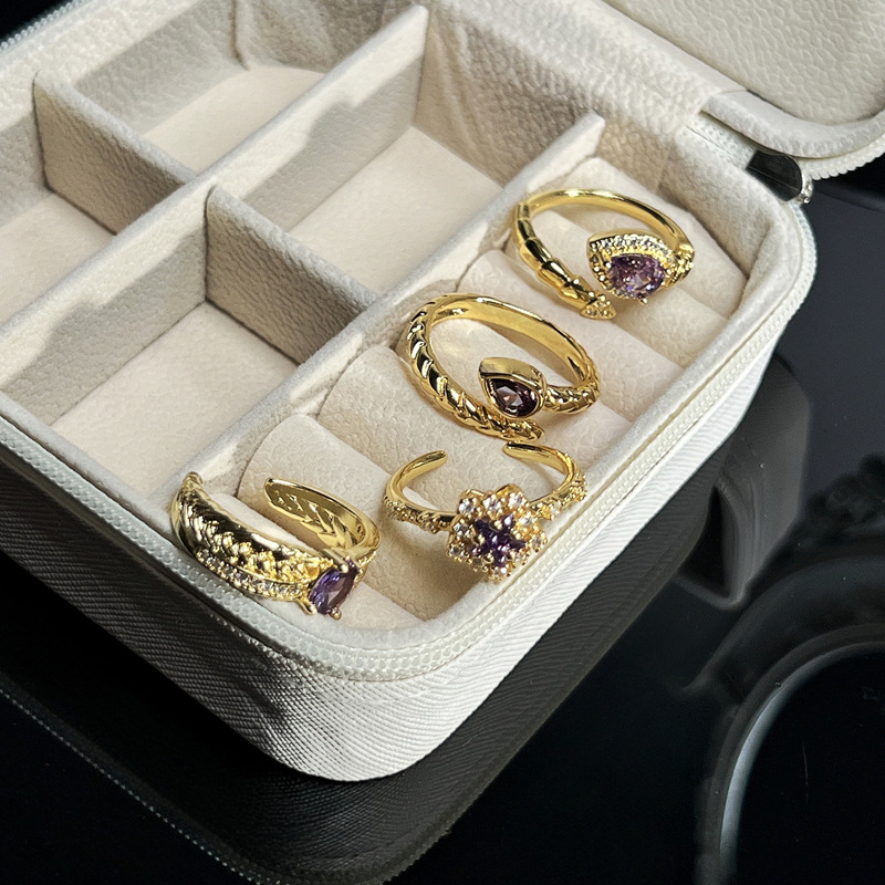 A purple diamond star snake-shaped opening ring with a mid-season autumn and winter atmosphere for women on Instagram. It has a cold style and a sweet and cool quality, making it an index finger Specification drawing