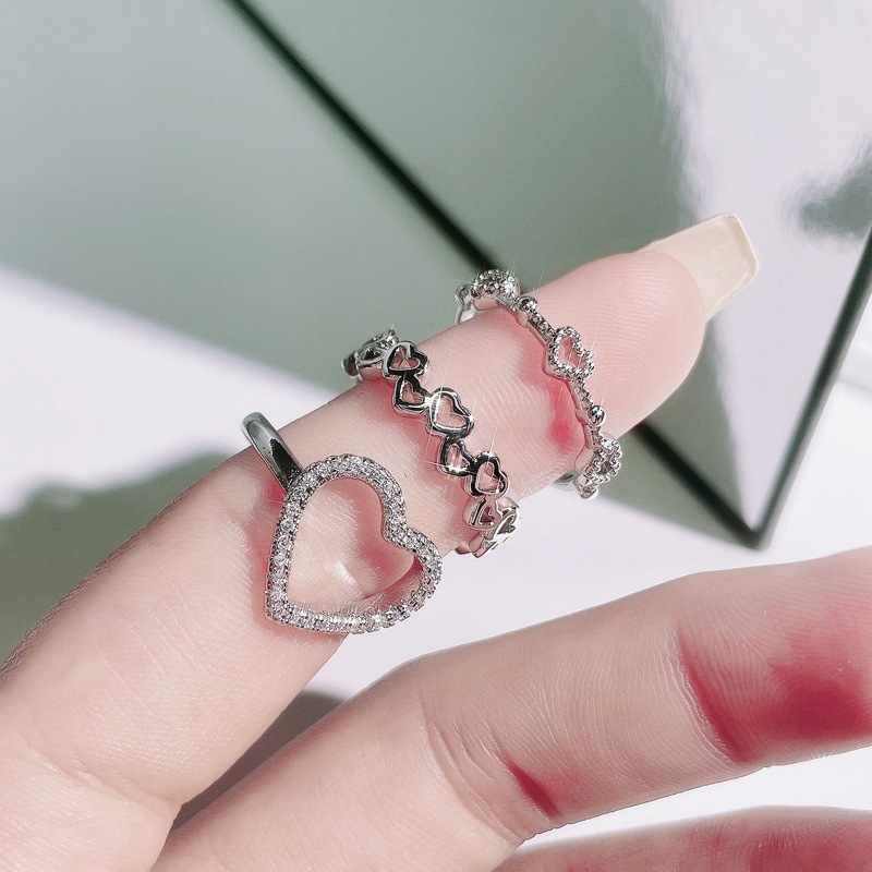 Minimalist hollowed-out heart-shaped ring for women, simple ring, unique and versatile, exquisite open ring, niche Instagram trendy index finger ring Application Scenario
