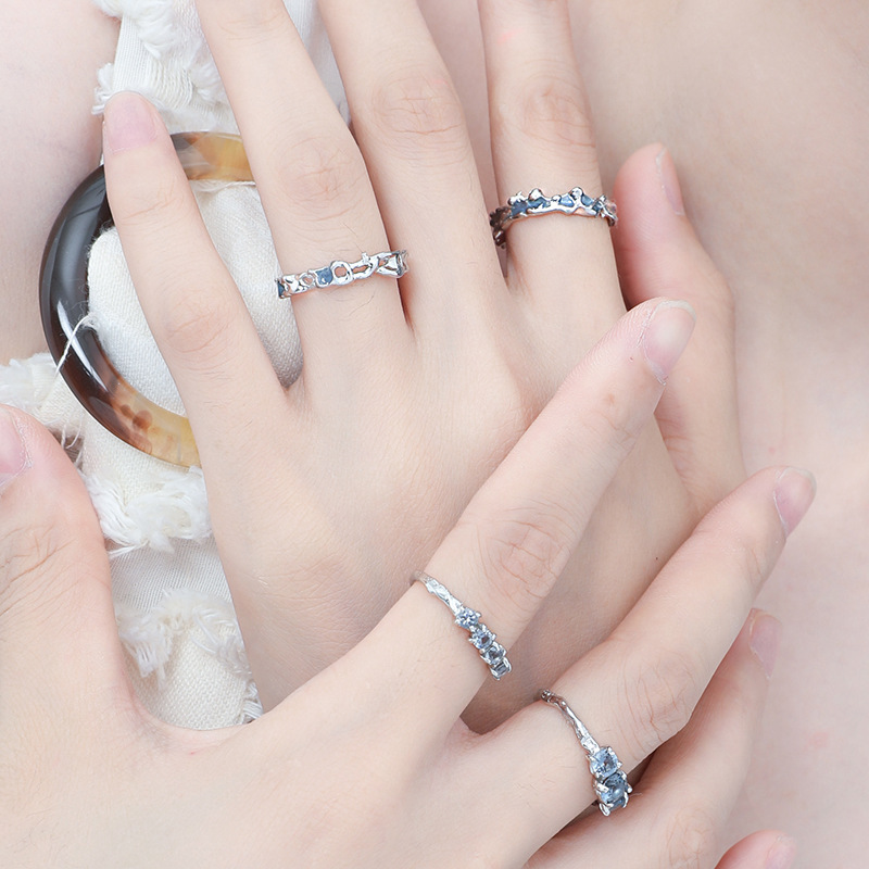 This is a niche design with a cold and elegant style, exuding a sense of sophistication. It's a fashionable, individualistic, and versatile open-top ring for women, a new release in 2023 details Picture