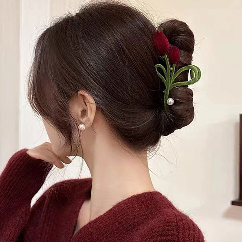 The 2025 new tulip flower hair clip features a high-end Korean design with a velvet shark clip at the back of the head full figure