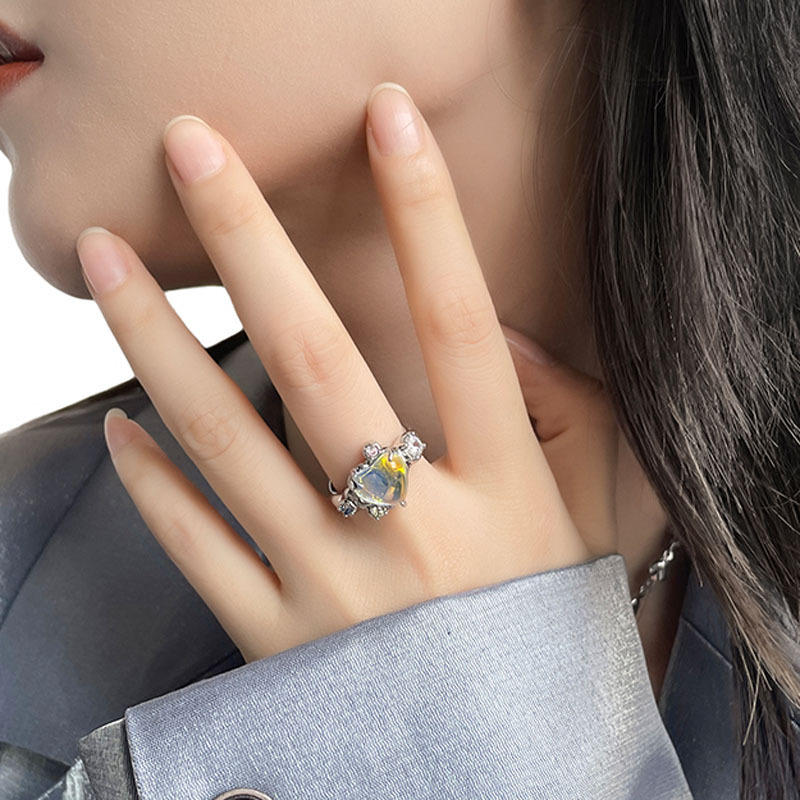 The "Ocean Heart" moonstone heart-shaped opening ring with a cold style and a spicy girl's high-end feel is a trend of light luxury rings full figure