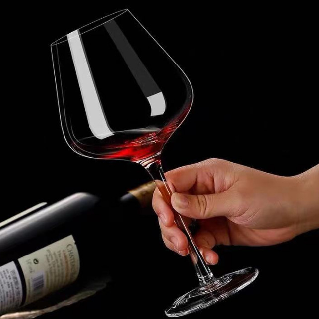 Green apple Burgundy wine glass, tall glass, household crystal glass, decanter, wine glass Application Scenario
