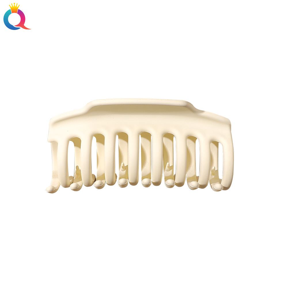 The new square head keel grab clip from Qiyue Korean Edition is a simple and fashionable hair clip for girls and a versatile shark clip for updo hair Item Picture