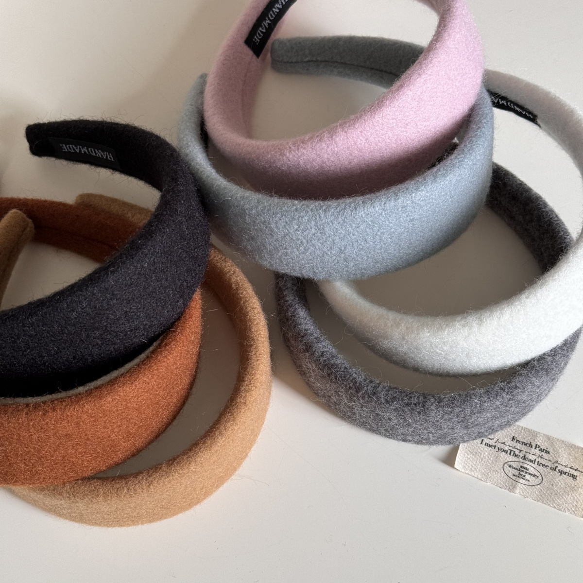 A new style of wide-width woolen fabric hair band with a solid color and a high-end feel, featuring a versatile hairband and hair clip Specification drawing