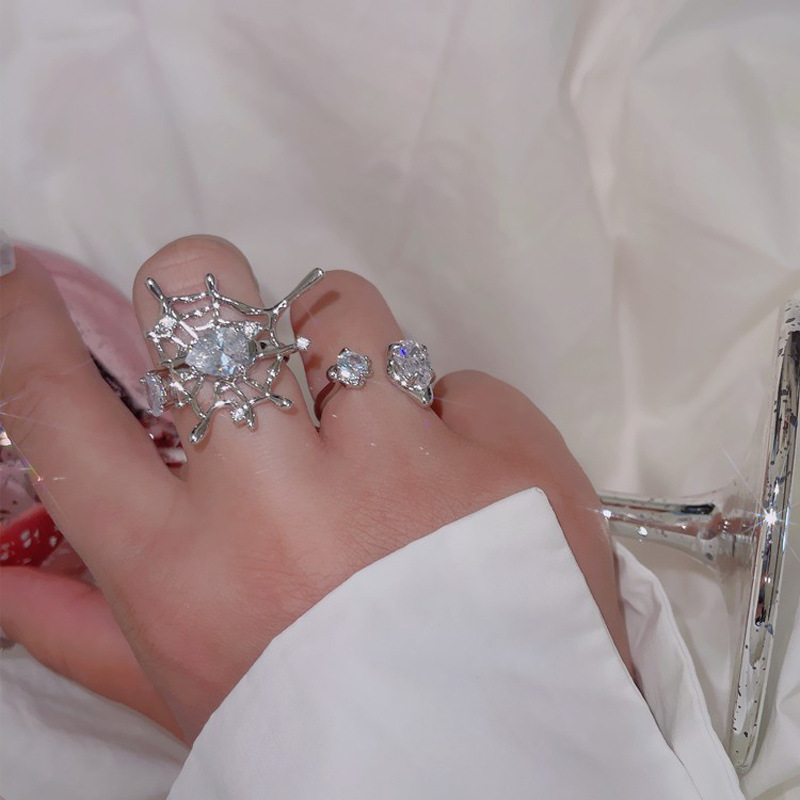 The ring is a high-end, niche design for women. It is a delicate, fashionable, individual and light luxury index finger ring with a cold style Specification drawing