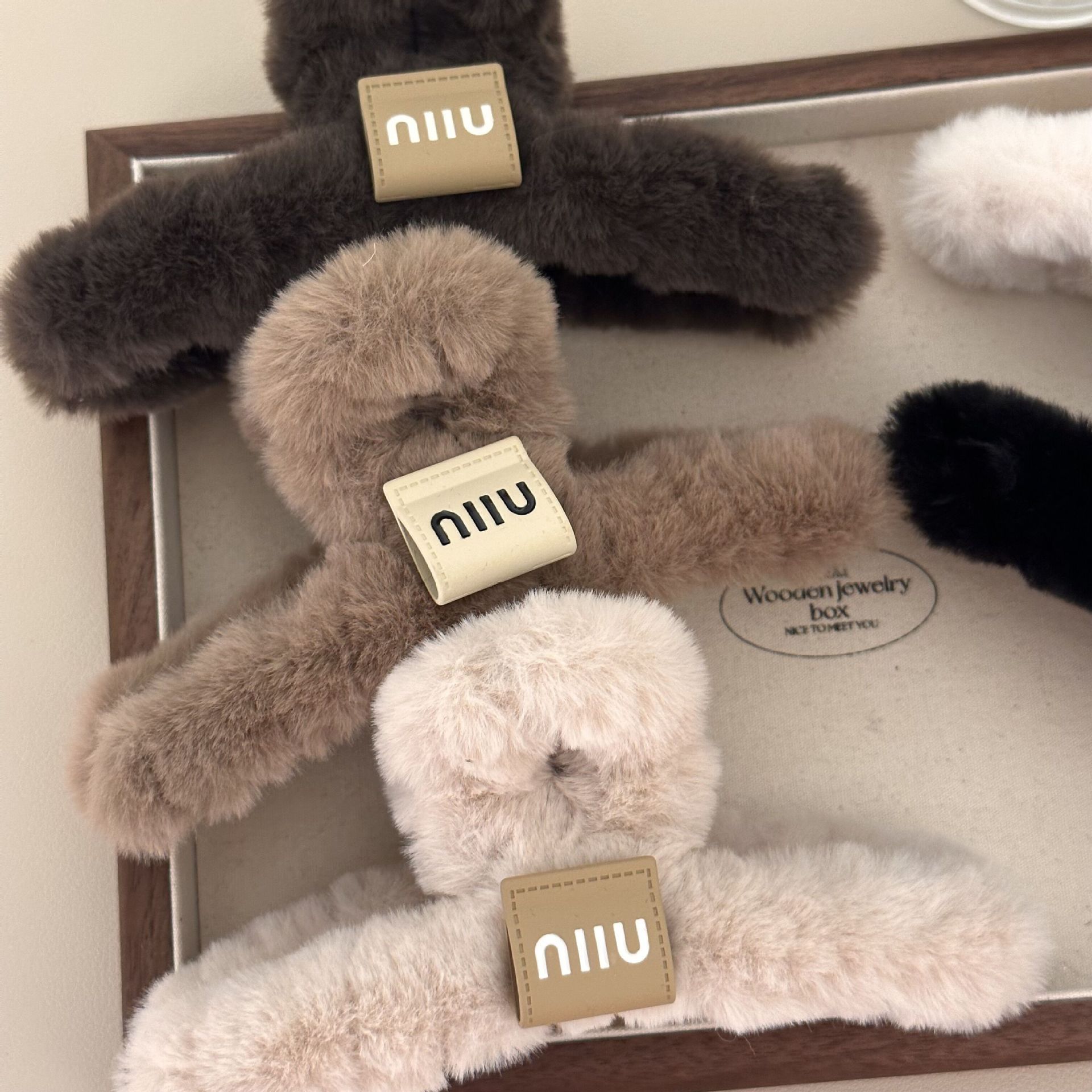 Spring and Summer new fur grab clip, shark clip, large high-end hair accessory, Maillard style fur miumiu hair clip for women details Picture