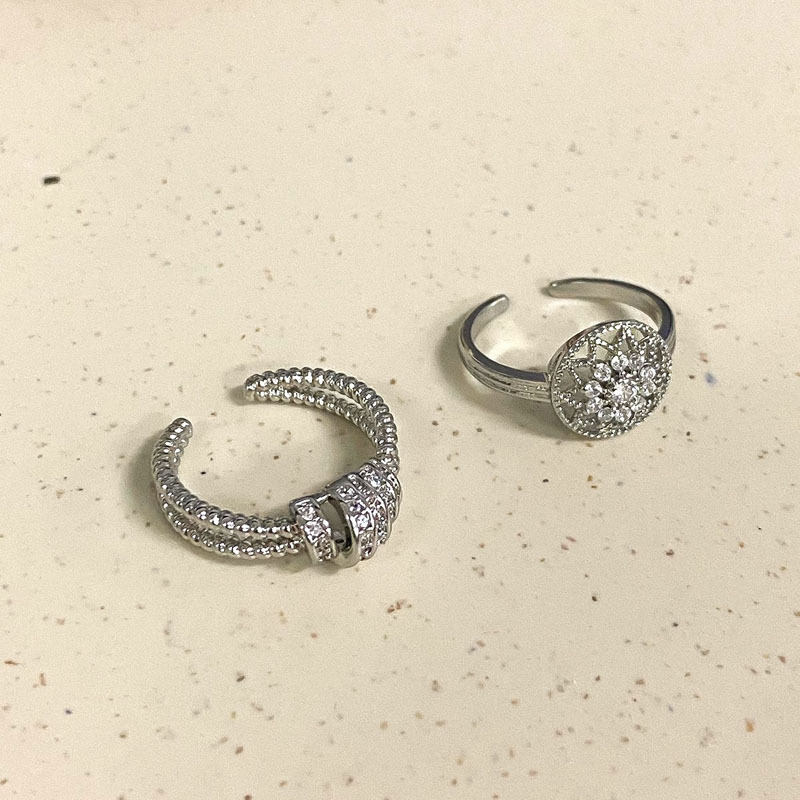 Irregular zircon flower open ring, a niche design for women, a popular index finger ring, a light luxury, trendy and personalized ring Application Scenario